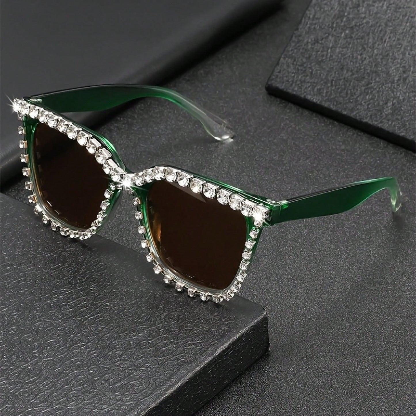 A Pair Of Fashionable Large-Frame Cat-Eye With Rhinestone